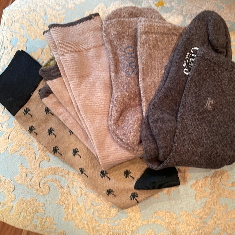 Lot of four pair of Mens dress socks. Two pairs Chaps brand. Like new!